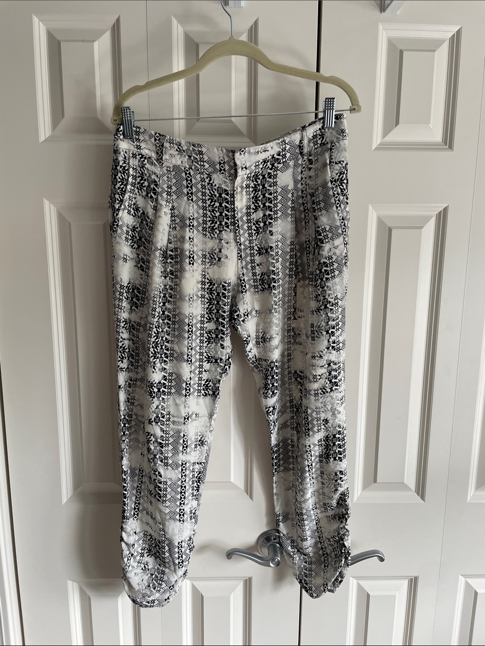 Parker Black & White Geometric Print Silk Cropped Pants